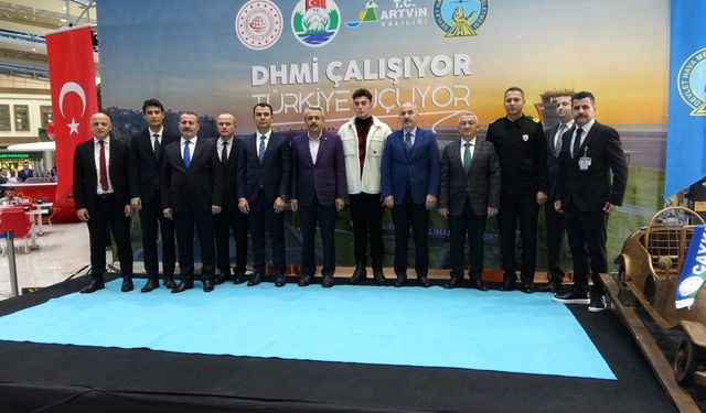 Rize- Artvin Havalimanı’nında 1 milyonuncu yolcu için tören