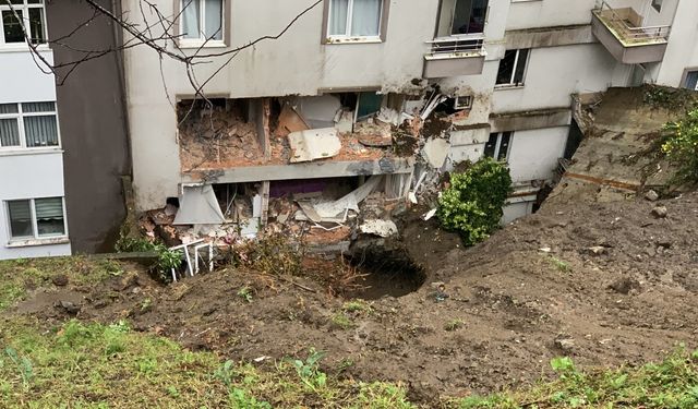 Rize'de heyelanın vurduğu evlere 60 ton toprak girmiş