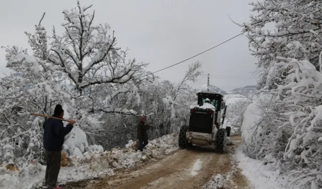 Artvin'de kar köylere ulaşımı kesti