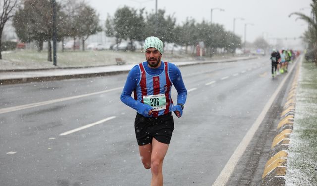 45’inci Uluslararası Trabzon Yarı Maratonu kar yağışı altında koşuldu/ Ek fotoğraflar