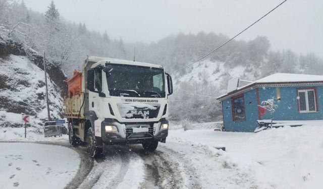 Doğu Karadeniz'de 1314 köy ve mahalle yolu kardan kapandı, 6 ilde okullar tatil