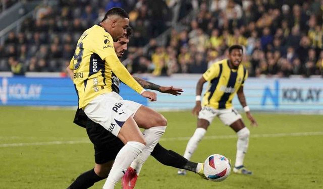 Trendyol Süper Lig: Fenerbahçe: 1 - Çaykur Rizespor: 2 (İlk yarı)