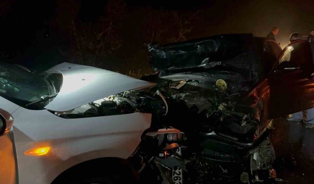 Bursa’da yağışlı havada feci kaza: 1’i ağır 5 yaralı