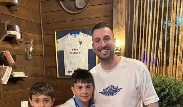 Osimhen’in formasını alan Trabzonsporlu çocuktan formayı bir koleksiyoner aldı