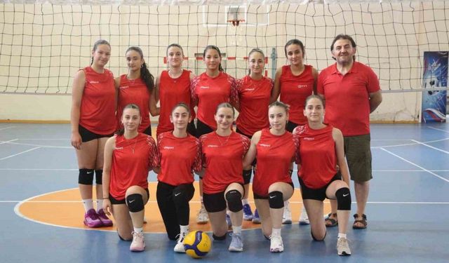 Rize’nin yıldız kızları yarı finale hazırlanıyor