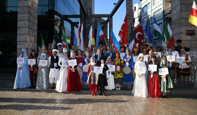 36 ülke Trabzon'da horon ile el ele