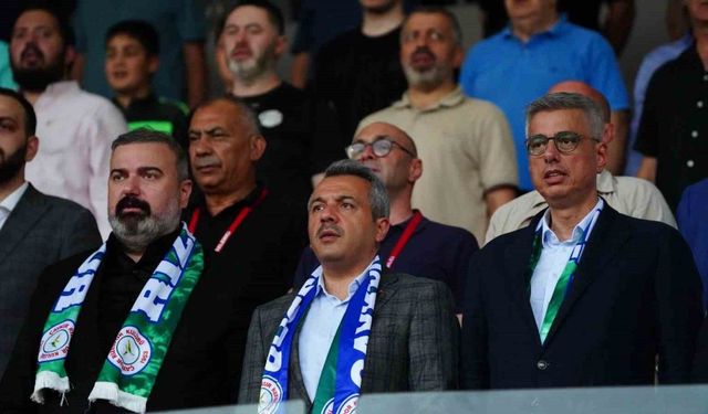 Sağlık Bakanı Kemal Memişoğlu, Çaykur Rizespor - Göztepe maçını trübünden izledi