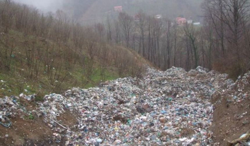 Karadeniz insanı tehdit altında Karadeniz'deki kanserli insan sayısının yüksek olmasının, çevre kirliliğinden kaynaklandığına değindi.