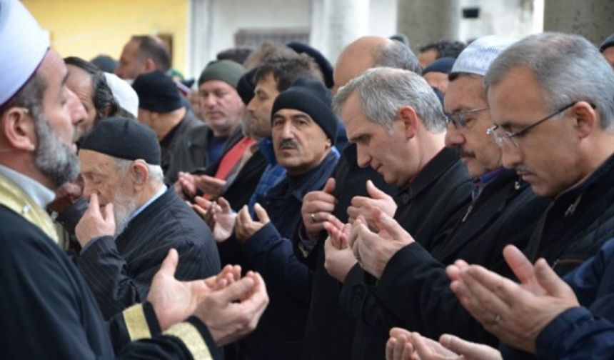 Mümtaz Sinan Babası Ebediyete Uğurlandı...