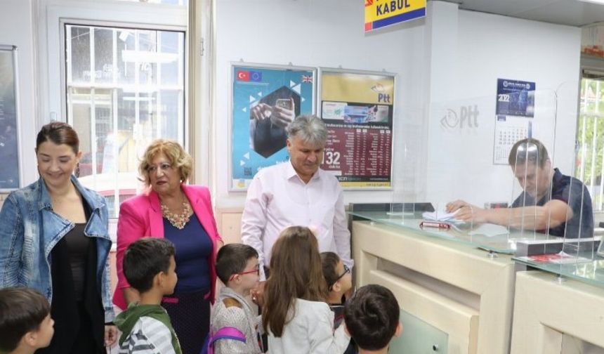 Manisalı çocuklar sevdiklerine mektup attı