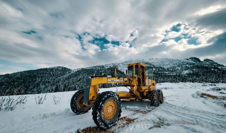 Rize’de 41 köy yolu kardan kapandı