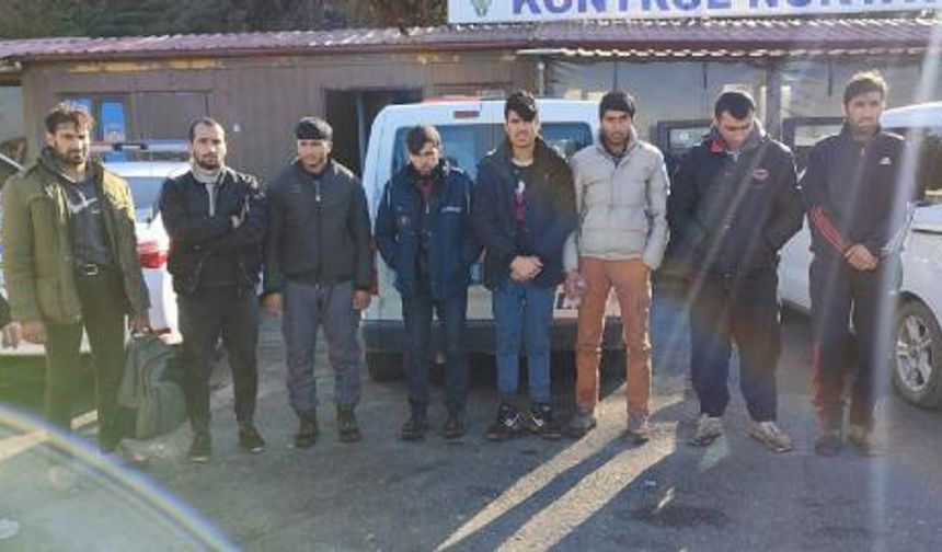 Taksiden 8 kaçak göçmen çıktı
