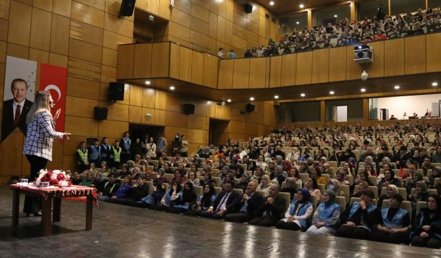 Rize'de 'Sabırlı Aileler, Mutlu Çocuklar' anlatıldı