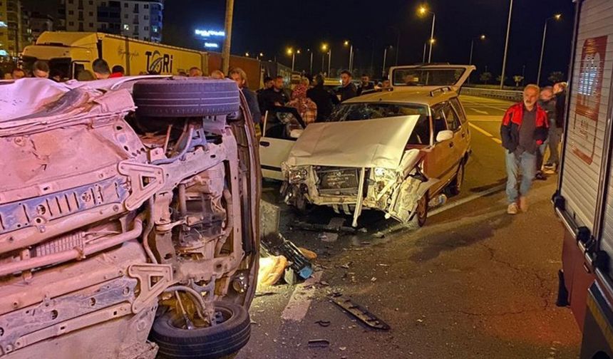 Ardeşen'de İki Otomobil Kafa Kafaya Çarpıştı: 7 Yaralı