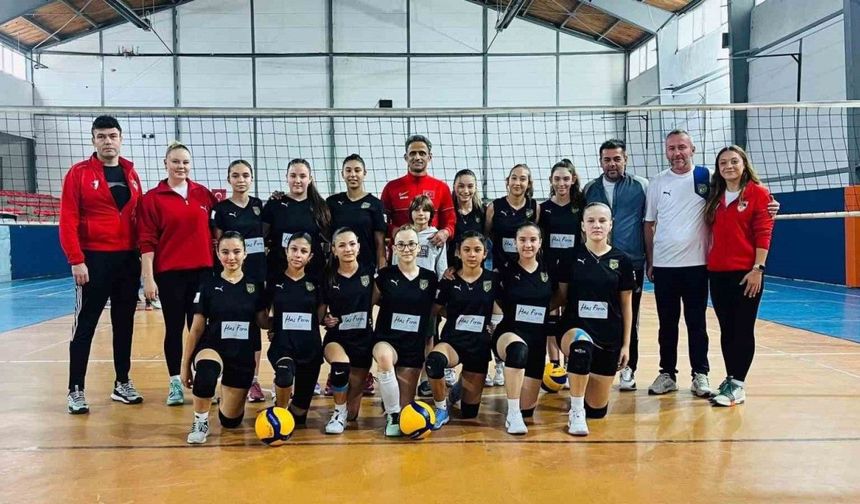 Çaycumaspor Voleybol Küçük Kızlar Takımı, Karadeniz Ereğli’yi 3-0 mağlup etti