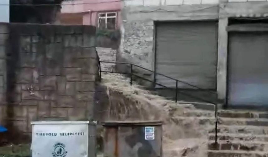 Giresun'da sağanak; cadde ve sokaklar suyla doldu