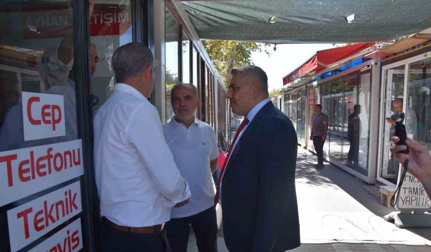 Başkan Sadıkoğlu, Kışla Caddesi ve Söğütlü Cami esnafları ile bir araya geldi