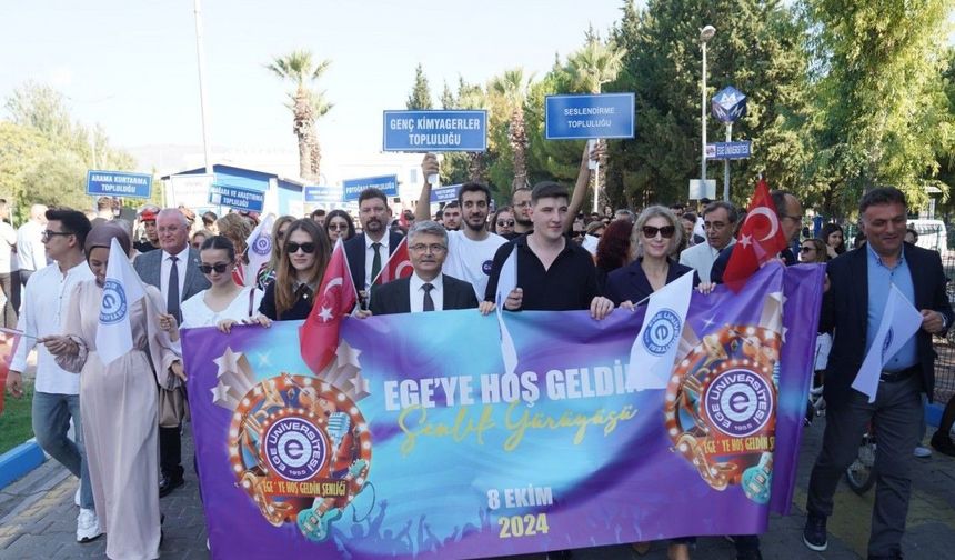 Egeli öğrenciler yeni akademik yıla şenlikle “Merhaba” dedi