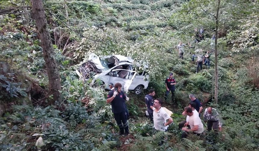 Rize’de araç çaylığa yuvarlandı:1 ölü, 1 yaralı