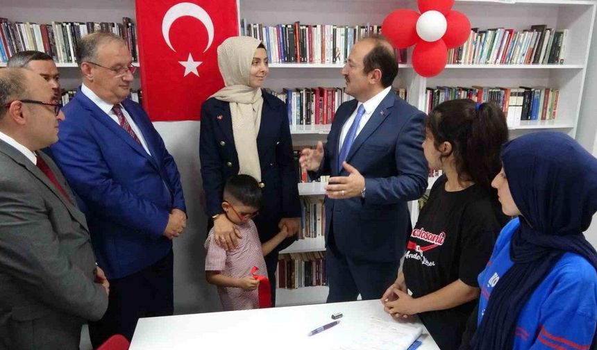 Şehidin ismi verilen kütüphanede konuşan eşi: "İnşallah yeni nesle örnek oluruz"