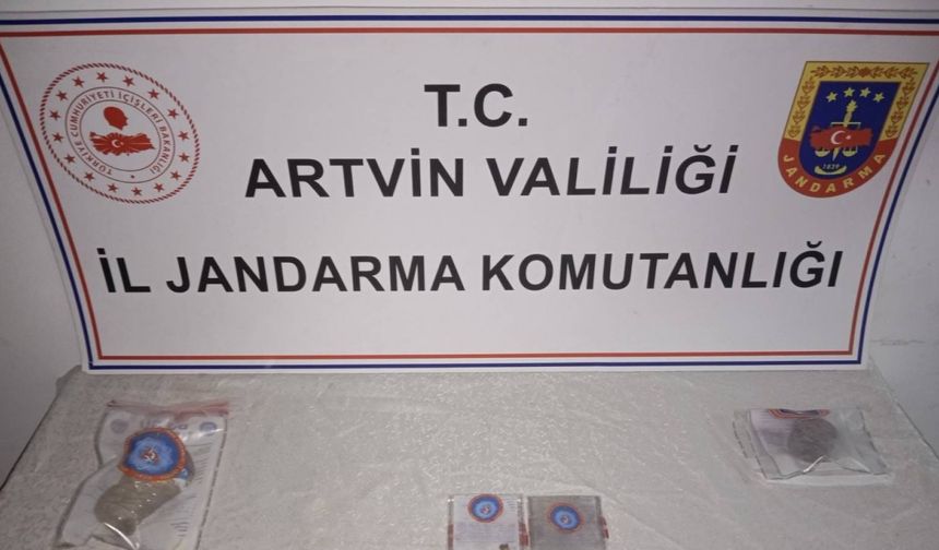 Artvin’de jandarmadan uyuşturucu operasyonu; 3 tutuklama