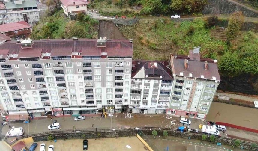 Rize’de heyelana maruz kalan 6 apartman için karar verildi