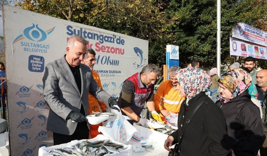 Sultangazi Belediyesi’nden ücretsiz balık dağıtımı