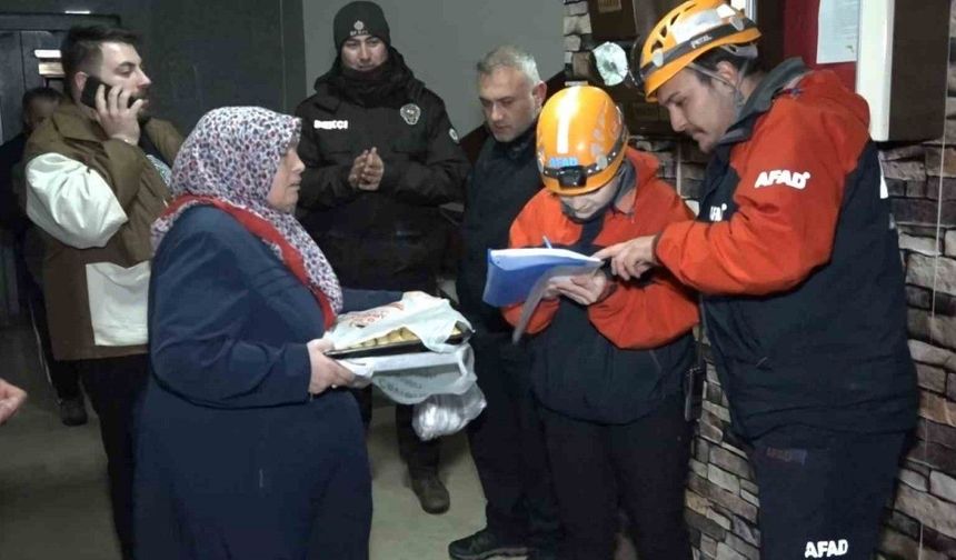 Rize’de şiddetli fırtınadan dolayı sallanan kordon apartmanı tahliye edildi