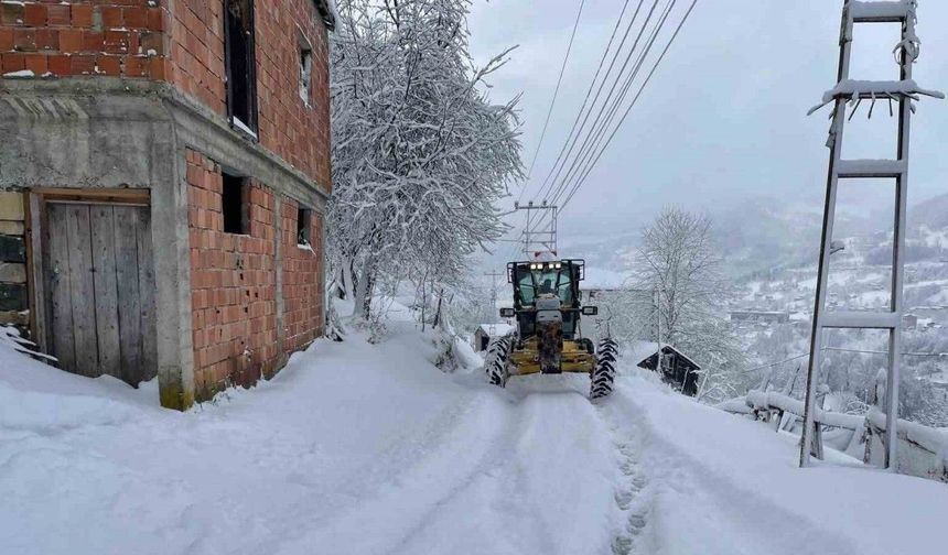 Trabzon’da 168 mahalle yolu kar nedeniyle ulaşıma kapandı