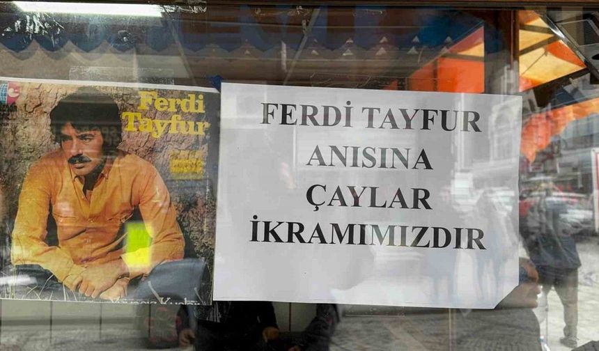 Ferdi Tayfur hayranı muhtar herkese ücretsiz Rize çayı dağıttı