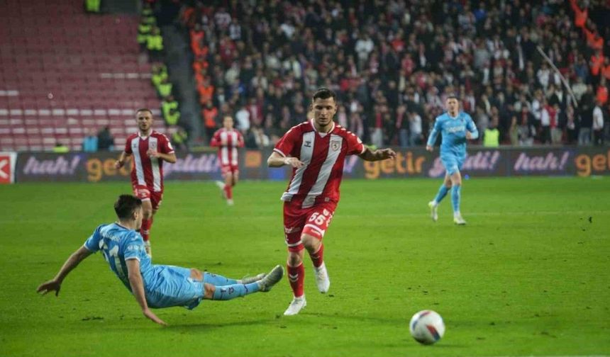 Trendyol Süper Lig: Samsunspor: 1 - Trabzonspor: 0 (İlk yarı)