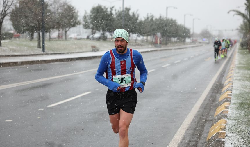 45’inci Uluslararası Trabzon Yarı Maratonu kar yağışı altında koşuldu/ Ek fotoğraflar