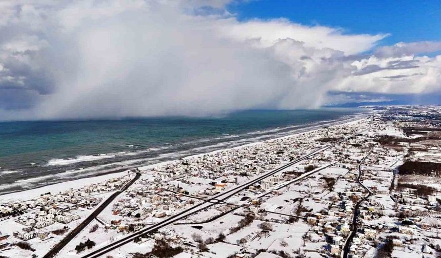 Kar bulutları Karadeniz ile buluştu: Ortaya muhteşem görüntüler çıktı