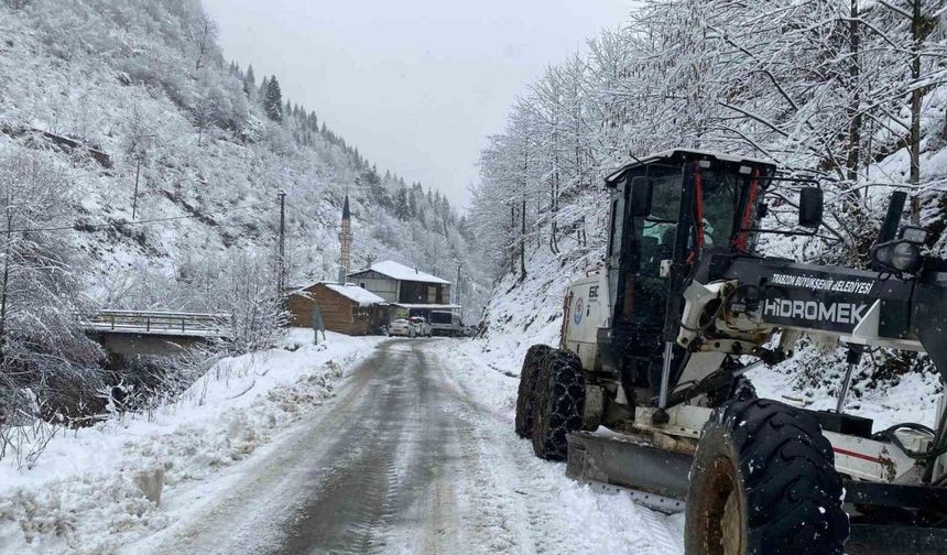 Trabzon’da kar nedeniyle kapanan mahalle yolları ulaşıma açılıyor