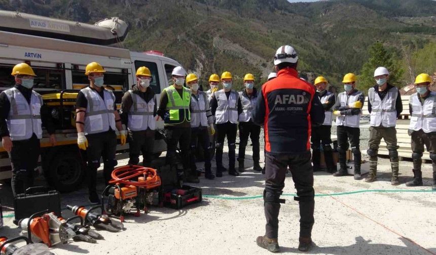 Artvin’de 237 Orman Bölge Müdürlüğü personeline arama kurtarma eğitimi