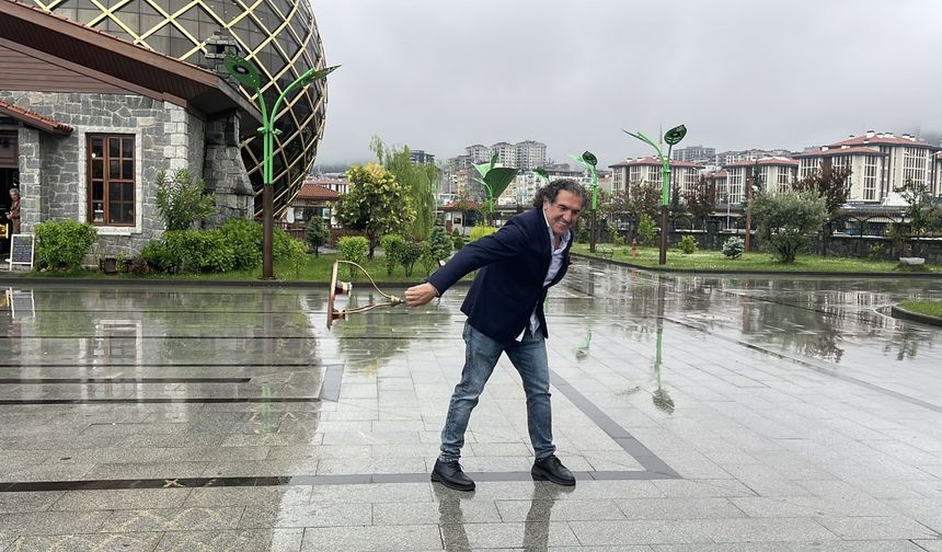 Japonya'nın ilk 'Türk çayı demleme ustası'ndan Rize çayı sunumu