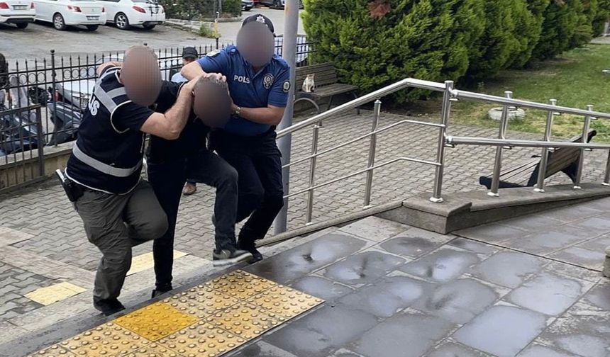 Karadeniz Ereğli’de 5 aracın camını kırarak hırsızlık yapan şüpheli tutuklandı
