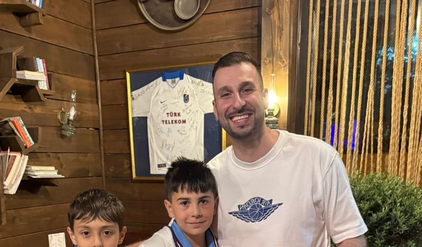 Osimhen’in formasını alan Trabzonsporlu çocuktan formayı bir koleksiyoner aldı