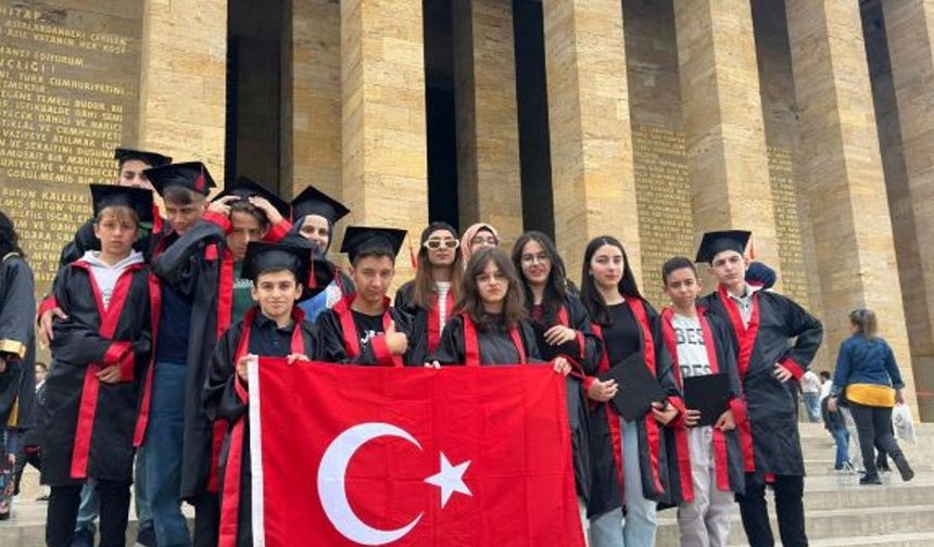 Rizeli Öğrencilerden Anıtkabir’de Mezuniyet Töreni