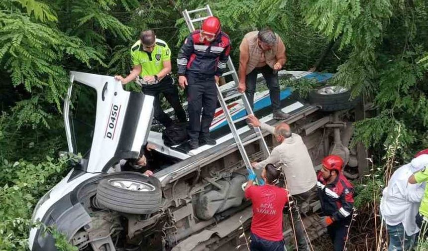 Trabzon’da dolmuş şarampole yuvarlandı: 5 yaralı