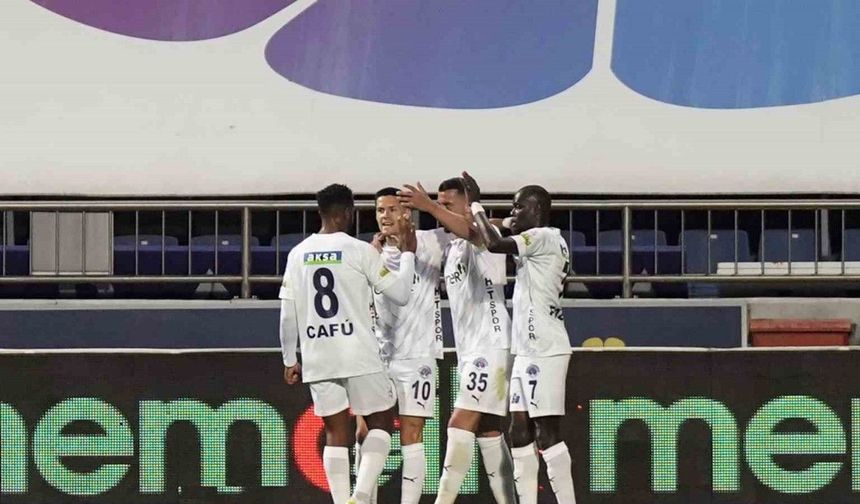 Trendyol Süper Lig: Kasımpaşa: 1 - Trabzonspor: 0 (İlk yarı)