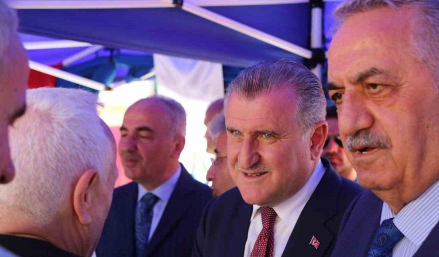 Gençlik ve Spor Bakanı Osman Aşkın Bak Rize’de bayramlaşma törenine katıldı