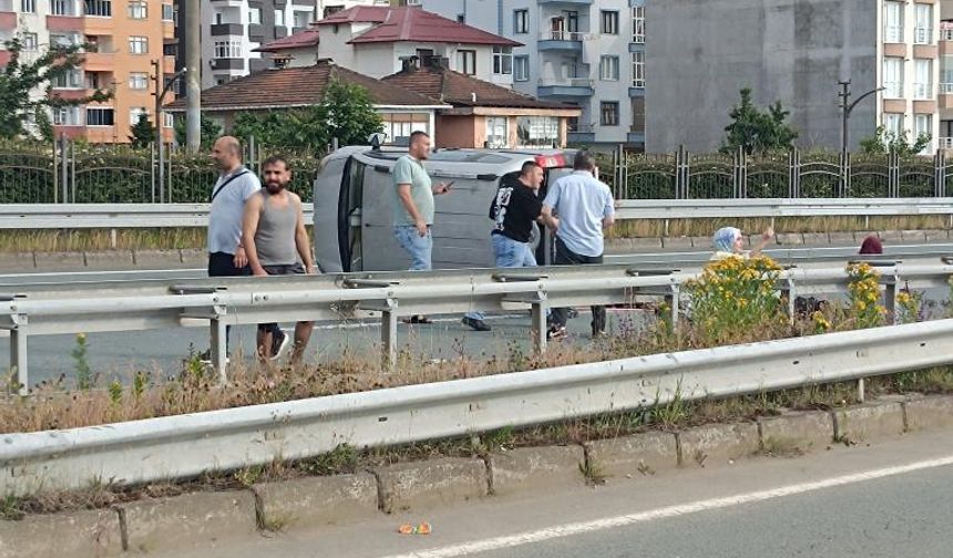 Rize'de hafif ticari araç, bariyerlere çarptı: 2 ölü, 3 yaralı
