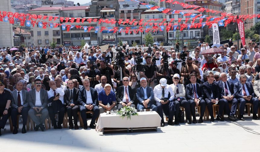 Doğu Karadeniz'in en büyük camisi Trabzon'da ibadete açıldı / Ek fotoğraflar