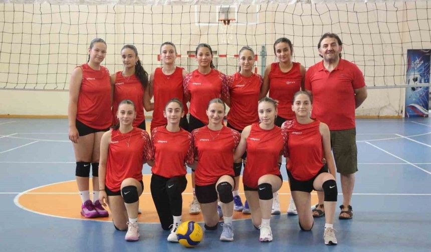 Rize’nin yıldız kızları yarı finale hazırlanıyor