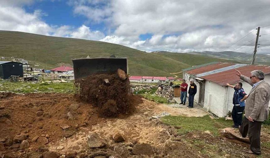 Trabzon’da kaçak yapılar yıkılıyor